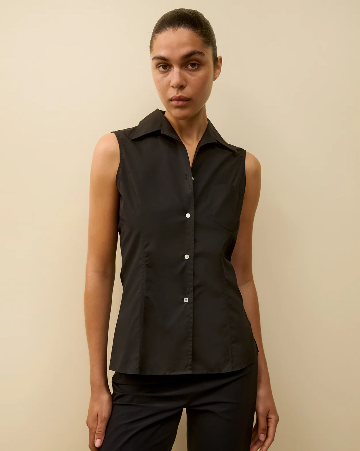 ROSIE SLEEVELESS SHIRT | Black