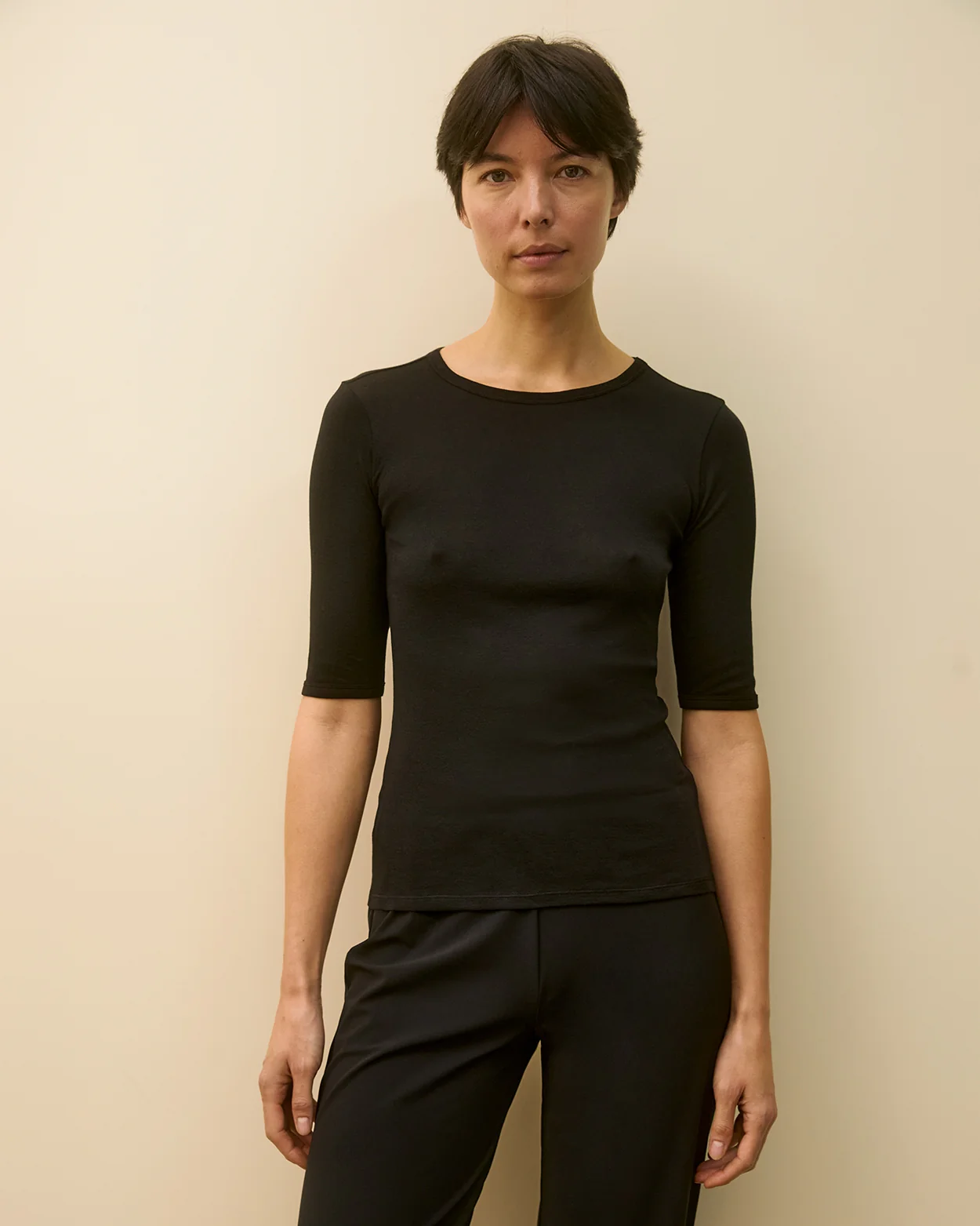 ANNA TEE | Black